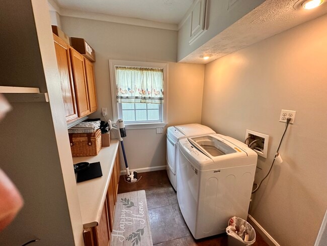 Building Photo - 53 Paw Paw Dr