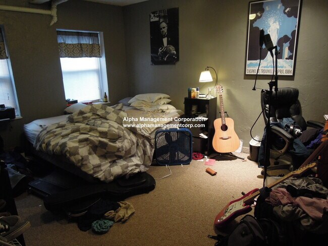 Building Photo - 132 Hemenway St