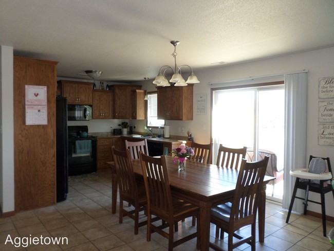 Building Photo - 3 br, 2.5 bath House - 502 Highland Ridge