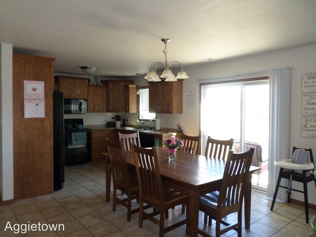 Foto del edificio - 3 br, 2.5 bath House - 502 Highland Ridge