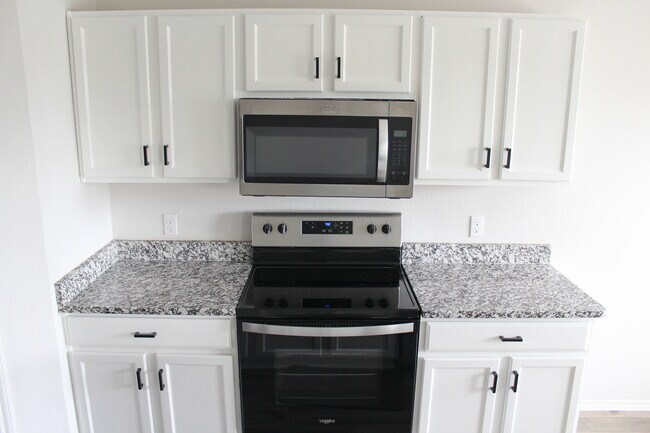 Building Photo - 1013 Velvet Ct