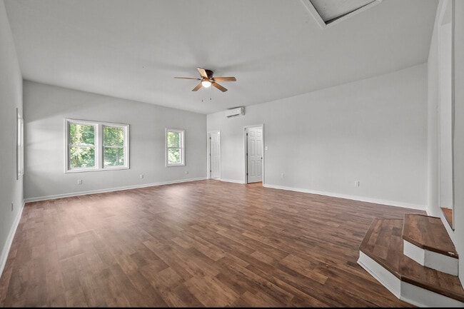 Foto del edificio - 1496 Kellum Loop Rd