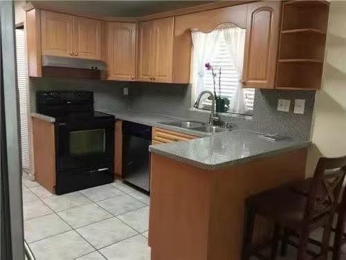 Kitchen - 7501 SW 26th Ct