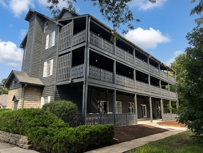 Building Photo - 10102 Main St