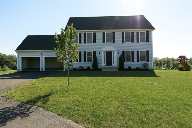 Building Photo - 6 Pepperbush Court