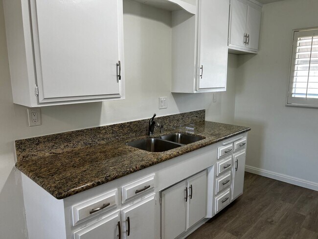 Foto del edificio - 12411 Breezewood Dr