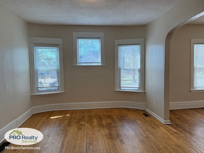 Foto del edificio - 3245 Cedar Ave S