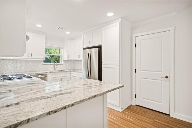 Foto del edificio - 18 Tulip Hill Ct