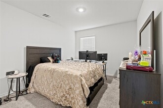Building Photo - 214 Great Hills Dr