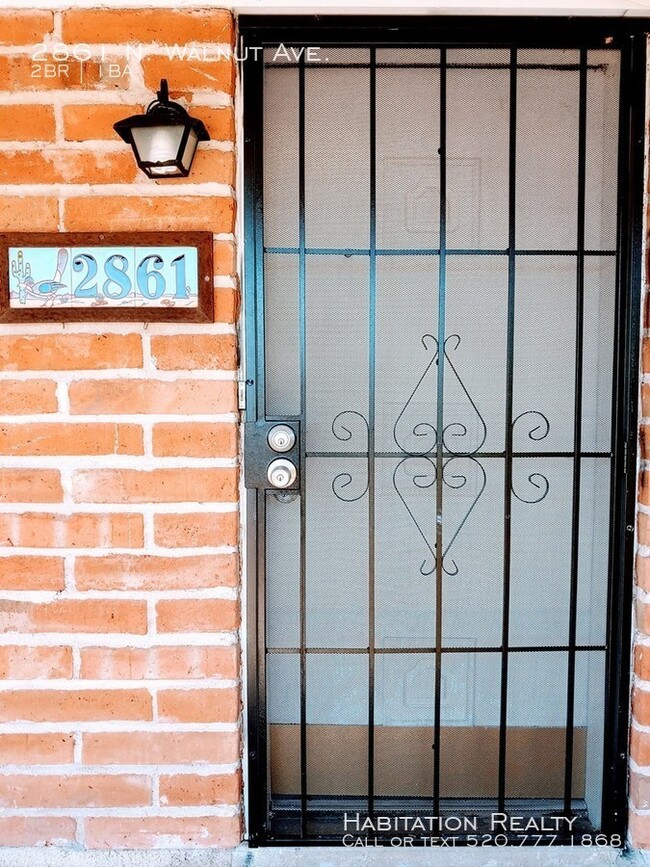 Building Photo - Remodeled 2 bedroom/1 bath duplex
