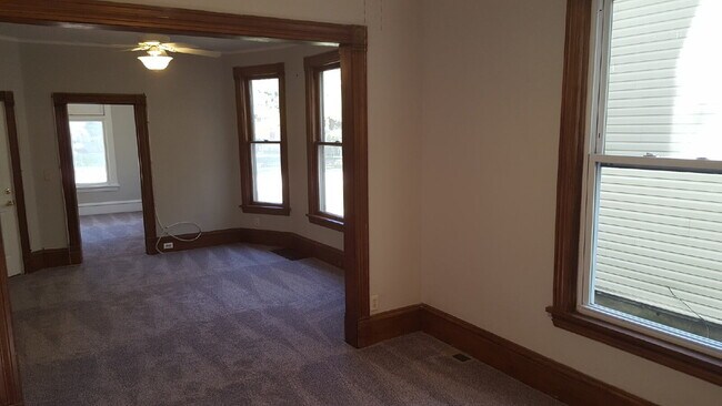 Building Photo - Charming 1-Bedroom Retreat on Colfax Ave – Your Cozy Minneapolis Haven Awaits!