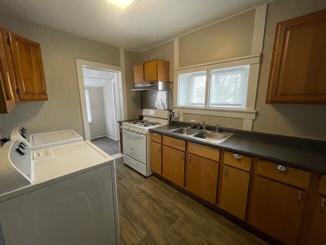 Foto del edificio - 2 Bedroom House W/ Updates!