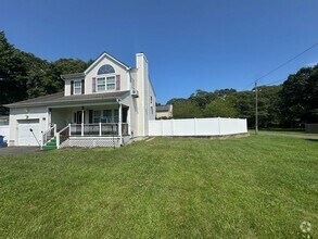 Building Photo - 83 A Lynbrook Road