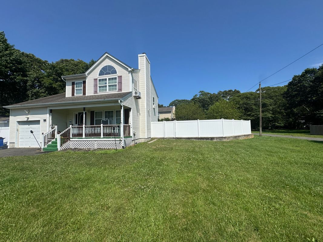 Foto principal - 83 A Lynbrook Rd