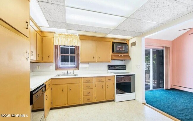 Building Photo - 4 Coral Way