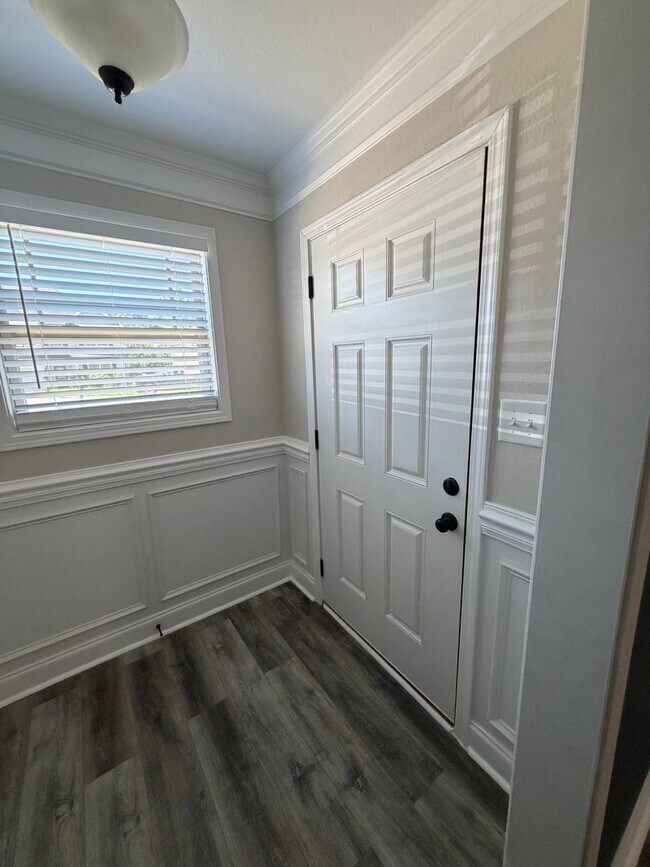 Foto del edificio - Large 4 Bedroom 2 1/2 Bath Pet Friendly Home For Rent!