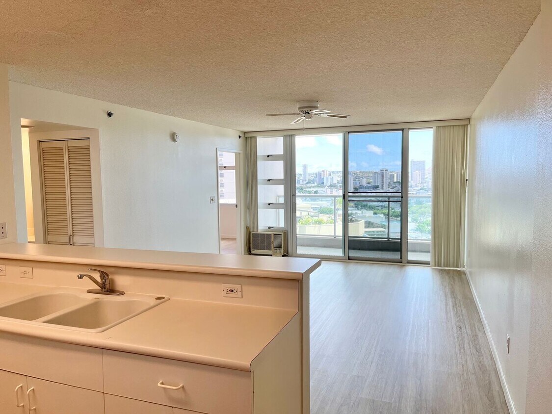 Foto principal - 1450 Young St