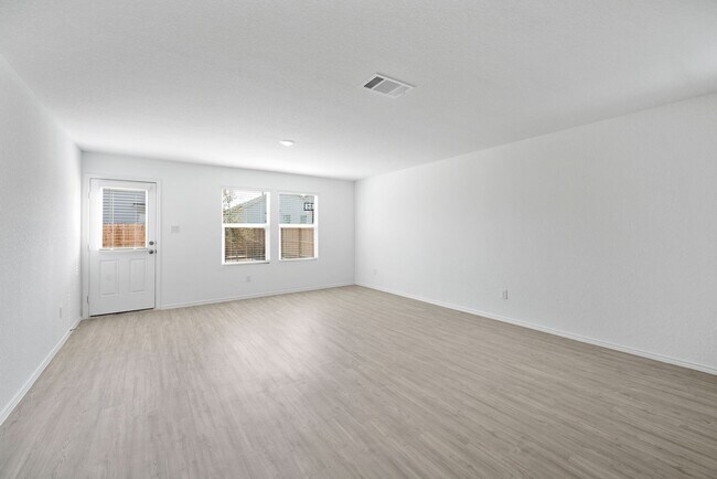 Foto del edificio - 9311 Selene Pl