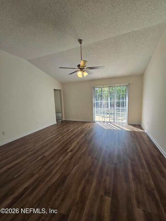 Foto del edificio - 7910 Georgia Jack Dr N