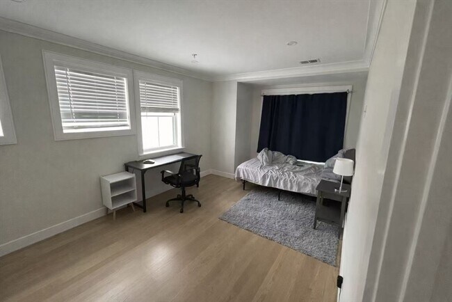 Foto del edificio - 13 Greylock Rd