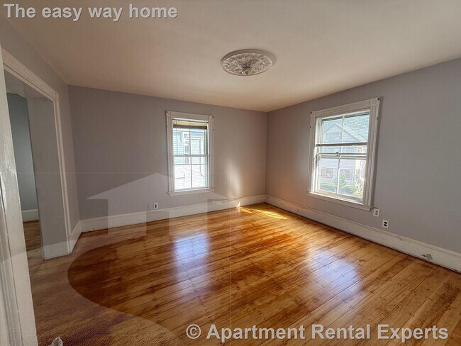 Foto del edificio - 57 Rindge Ave