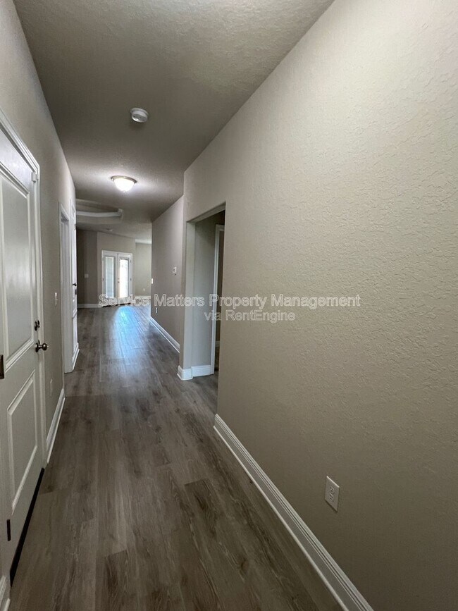 Building Photo - 5330 Parkside Dr