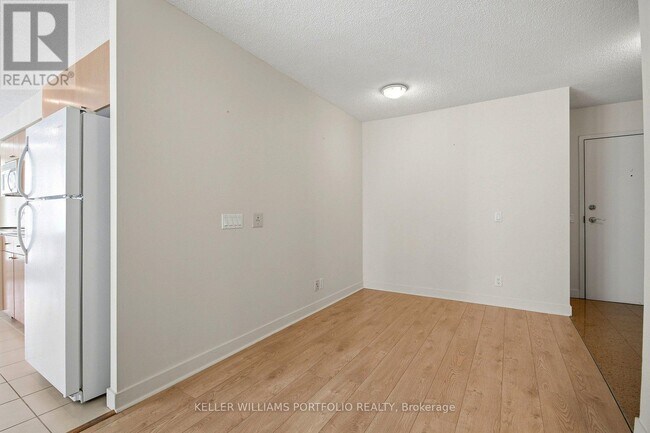 Photo du bâtiment - 361 Front St W