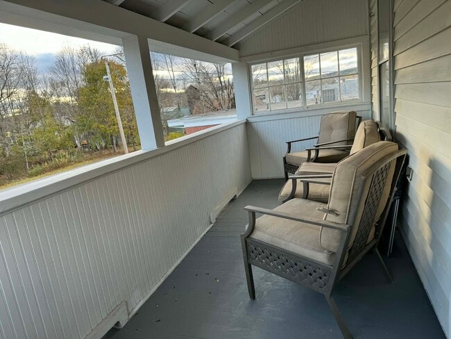 Building Photo - 115 Main St