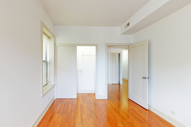 Dormitorio - 5234-5244 S. Ingleside Avenue