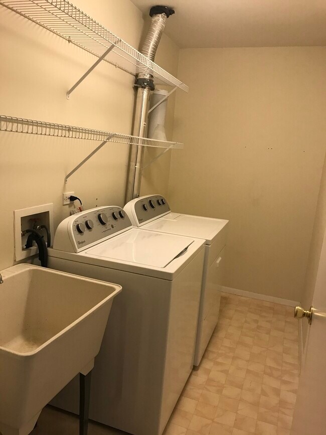 Foto del edificio - 9032 W 140th St