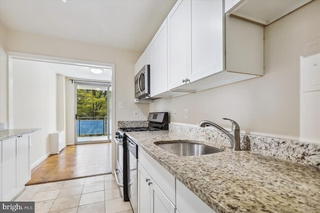 Photo - 10401 Grosvenor Pl Apartment