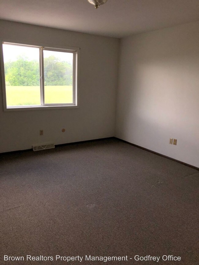 Building Photo - 23121 Lake Dr