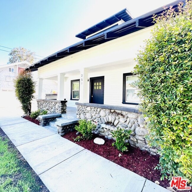 Building Photo - 251 S Catalina Ave