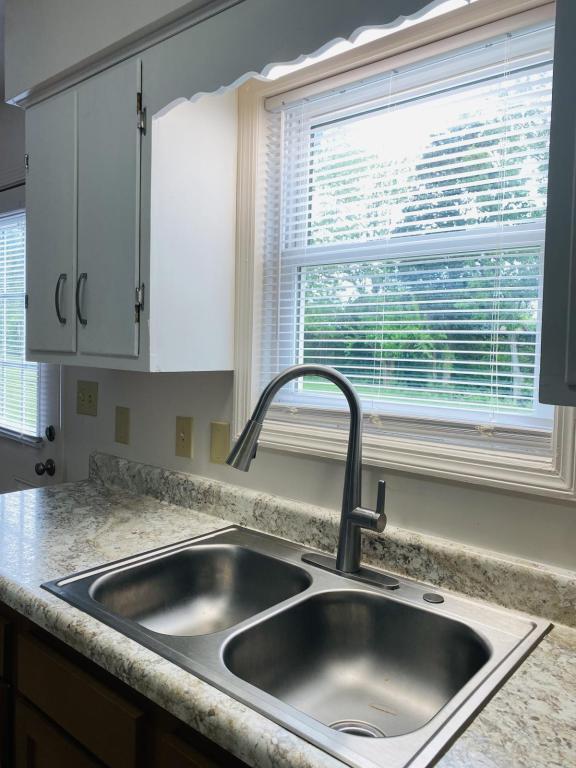 Building Photo - 978 Villa Dr