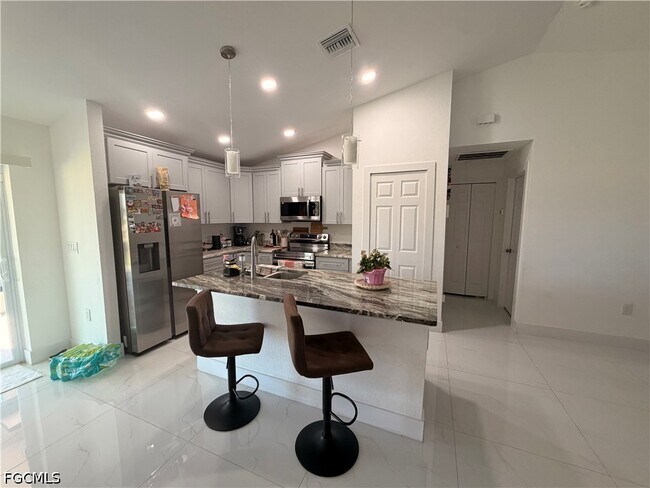 Foto del edificio - 4702 Loraine Ave S
