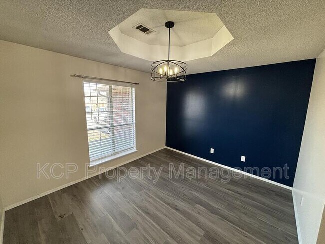 Foto del edificio - 8812 Skypark Dr