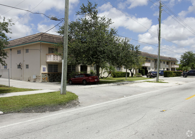 Building Photo - The Edgewater Apartments