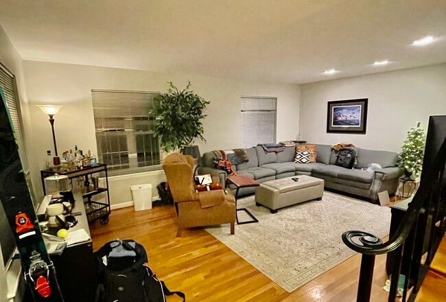 Living room - 2430 Arlington Blvd