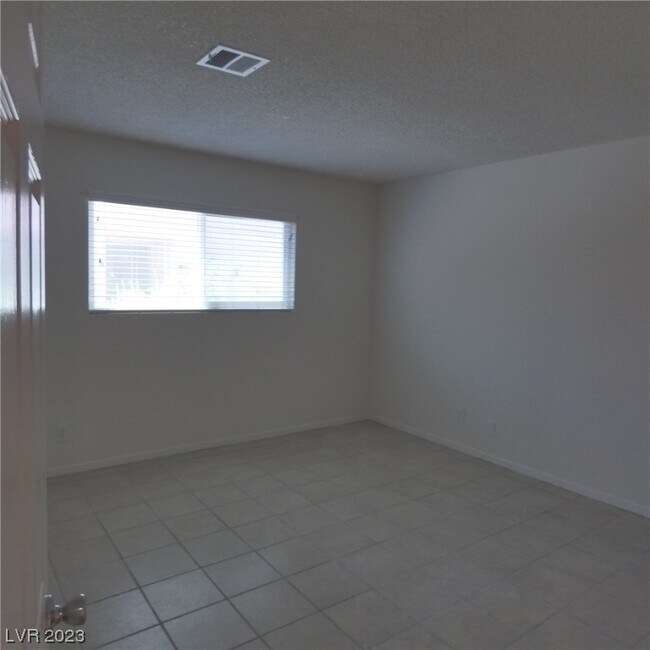 Building Photo - 5146 Gray Ln