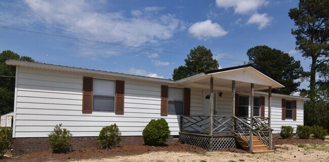 Foto del edificio - Spacious & Updated Double-Wide Home on a L...