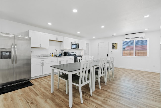 Building Photo - 2956 E Mobile Ln