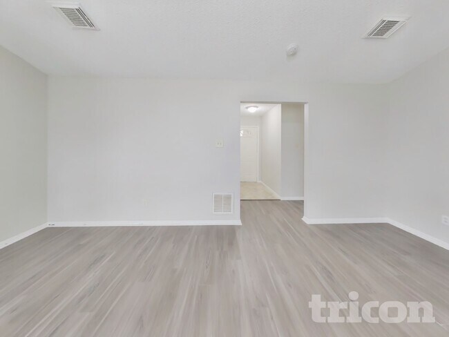 Foto del edificio - 1911 Deaf Smith Dr