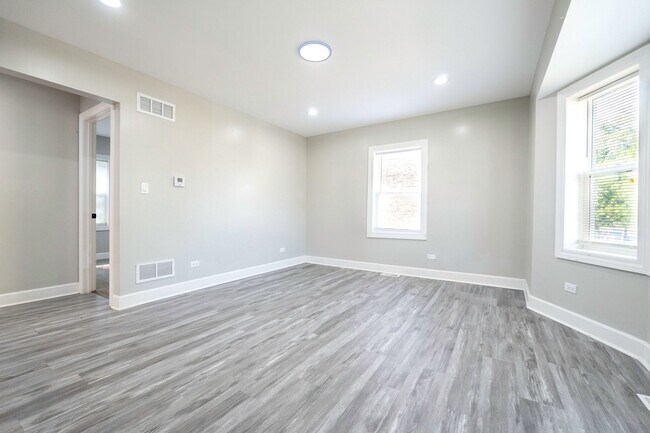 Foto del edificio - 636 Emerald Ave