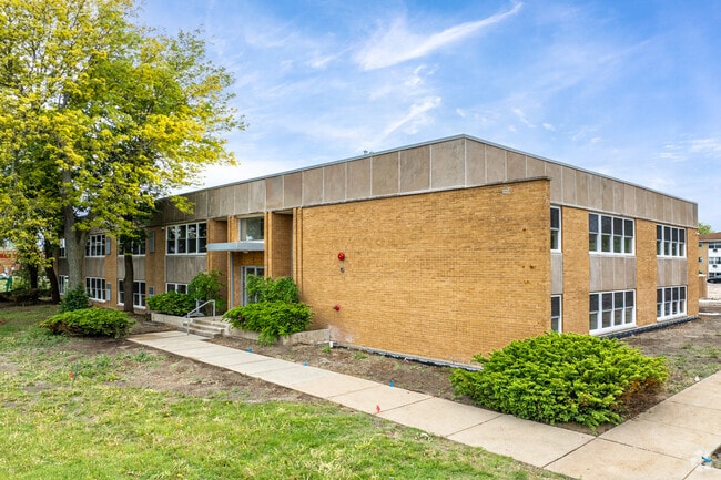 Building Photo - 400 S Main Pl