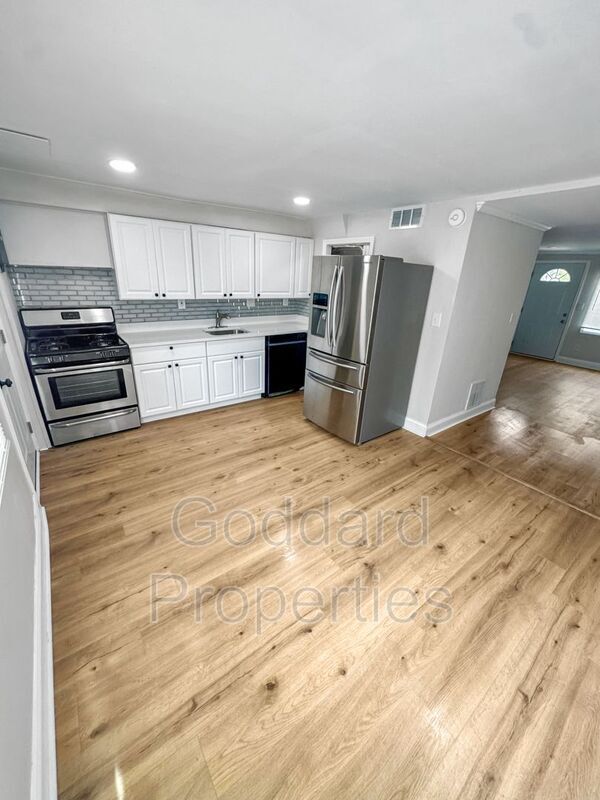 Primary Photo - 2073 Larkhall Rd