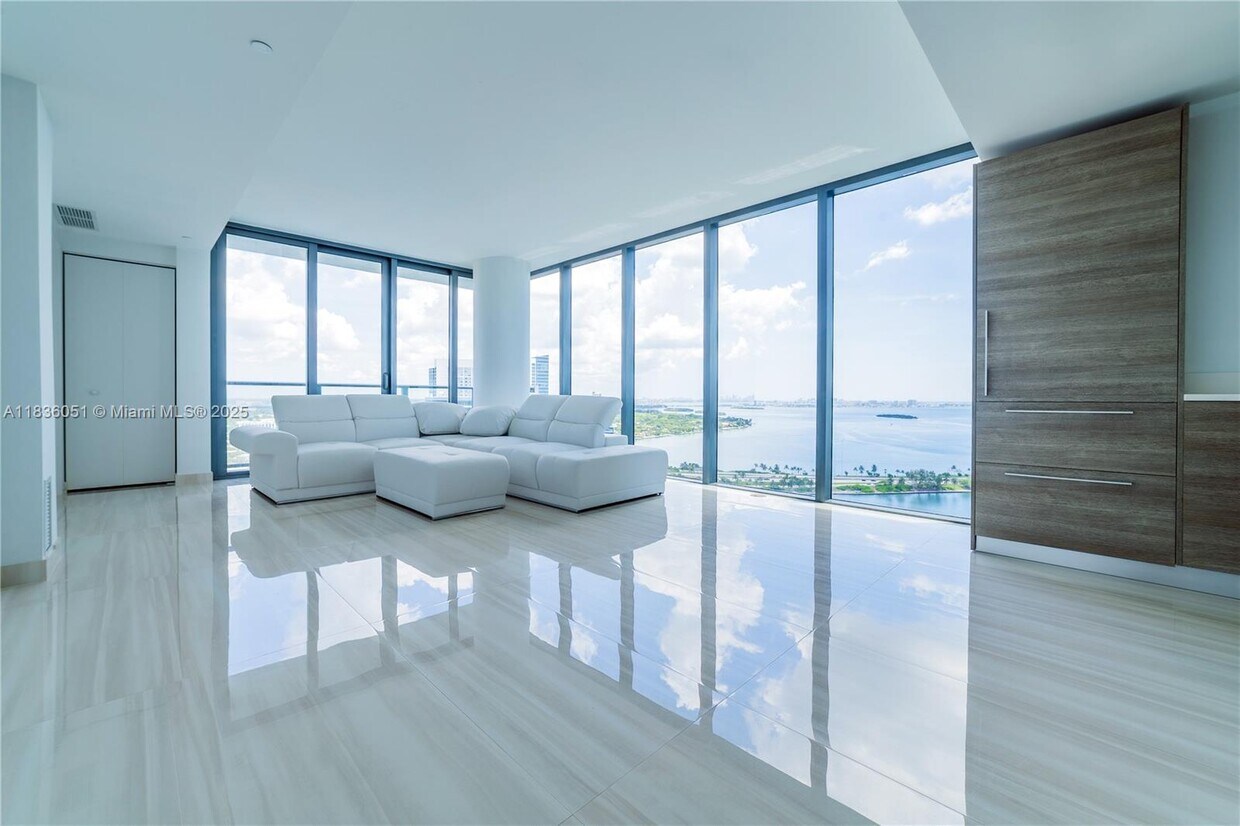 Foto principal - 650 NE 32nd St