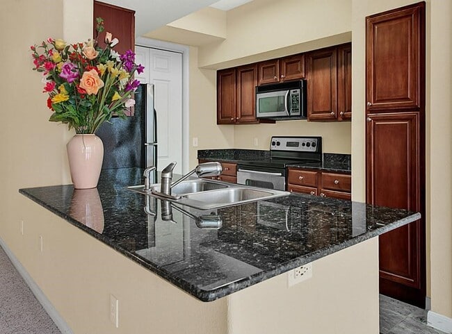 Building Photo - 7575 Kirby Dr