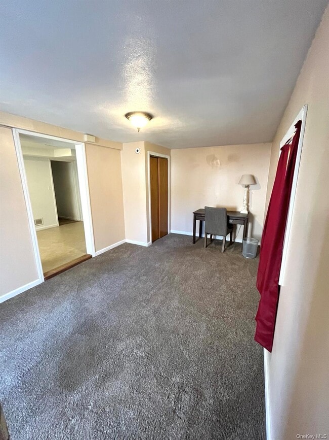 Building Photo - 53 Circle Dr N