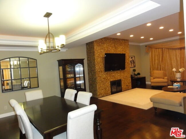 Building Photo - 1880 Veteran Ave