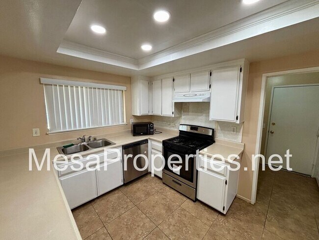 Building Photo - 2507 N Palm Ave